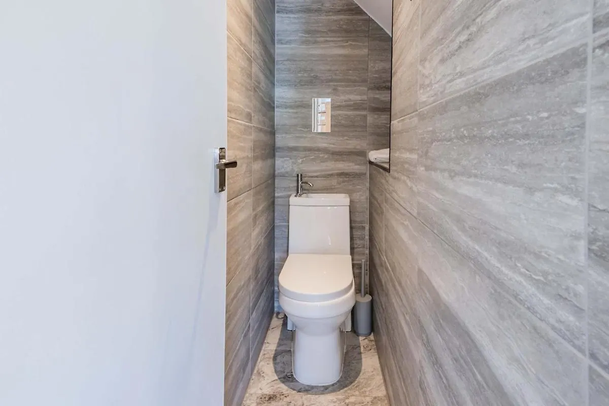 Modern Spacious 4 Bedroom 3 Bathroom House By Trinity Stays Short Term Lets & Serviced Accommodation Cambridge Appartement