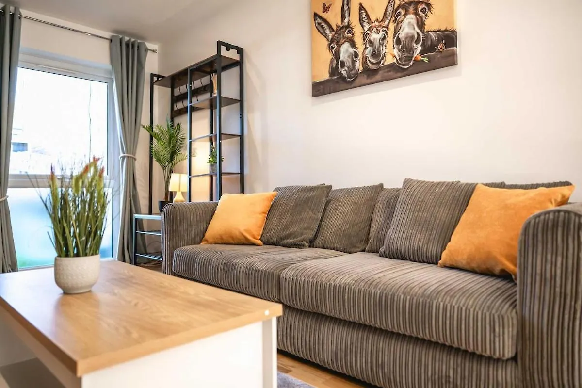 Modern Spacious 4 Bedroom 3 Bathroom House By Trinity Stays Short Term Lets & Serviced Accommodation Cambridge 0*,