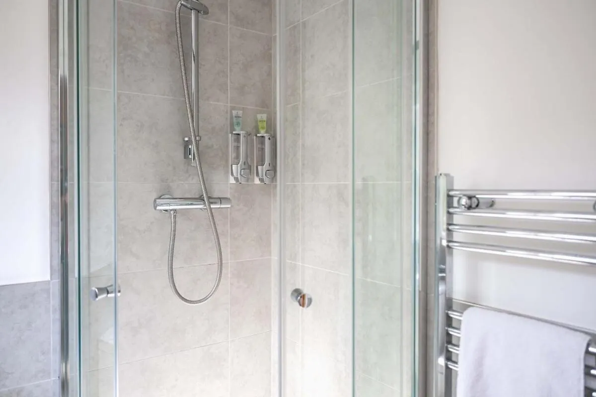 Modern Spacious 4 Bedroom 3 Bathroom House By Trinity Stays Short Term Lets & Serviced Accommodation Cambridge