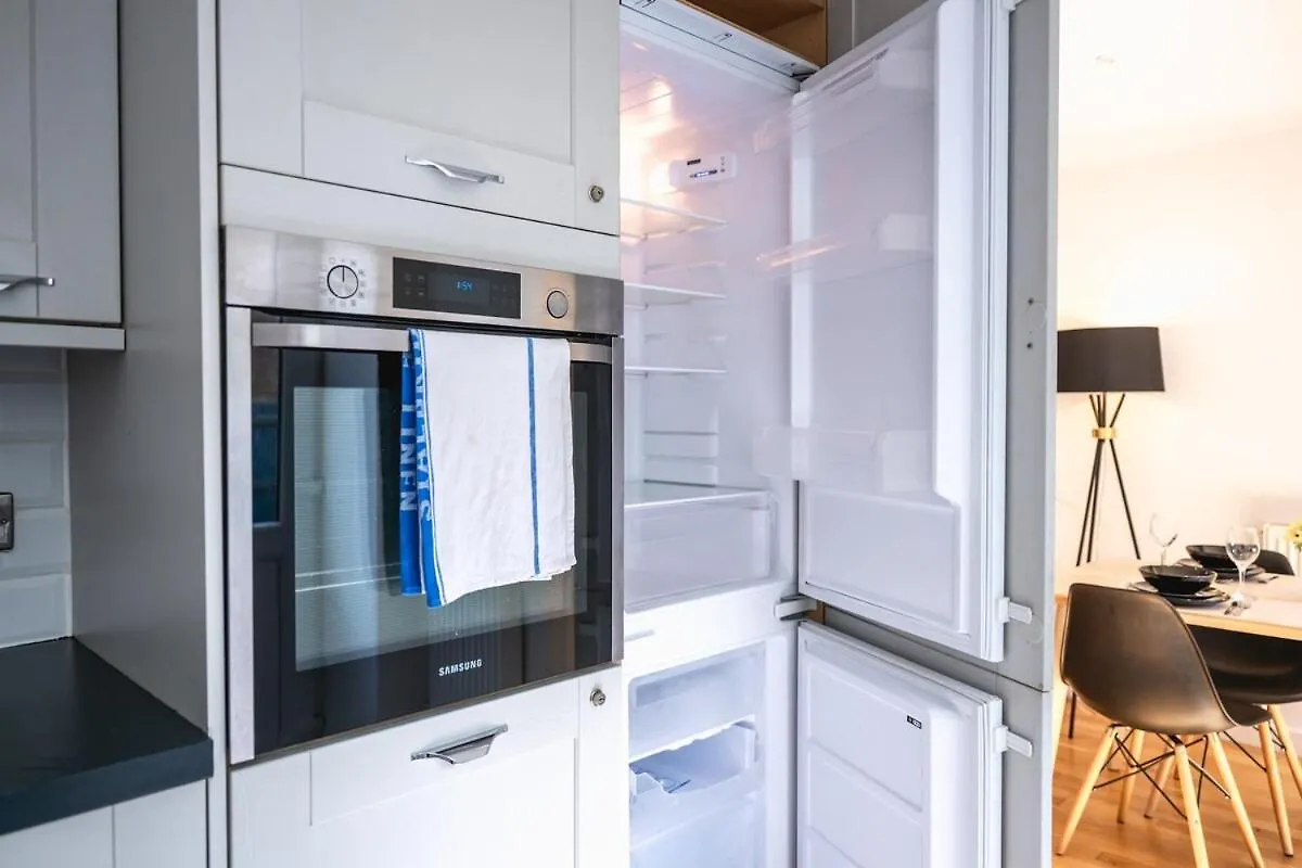 Modern Spacious 4 Bedroom 3 Bathroom House By Trinity Stays Short Term Lets & Serviced Accommodation Cambridge 0*,
