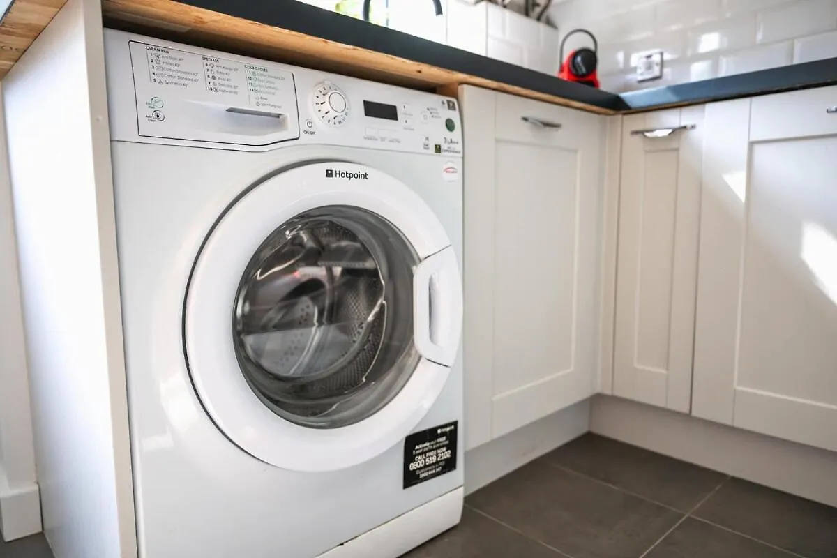 Modern Spacious 4 Bedroom 3 Bathroom House By Trinity Stays Short Term Lets & Serviced Accommodation Cambridge Appartement