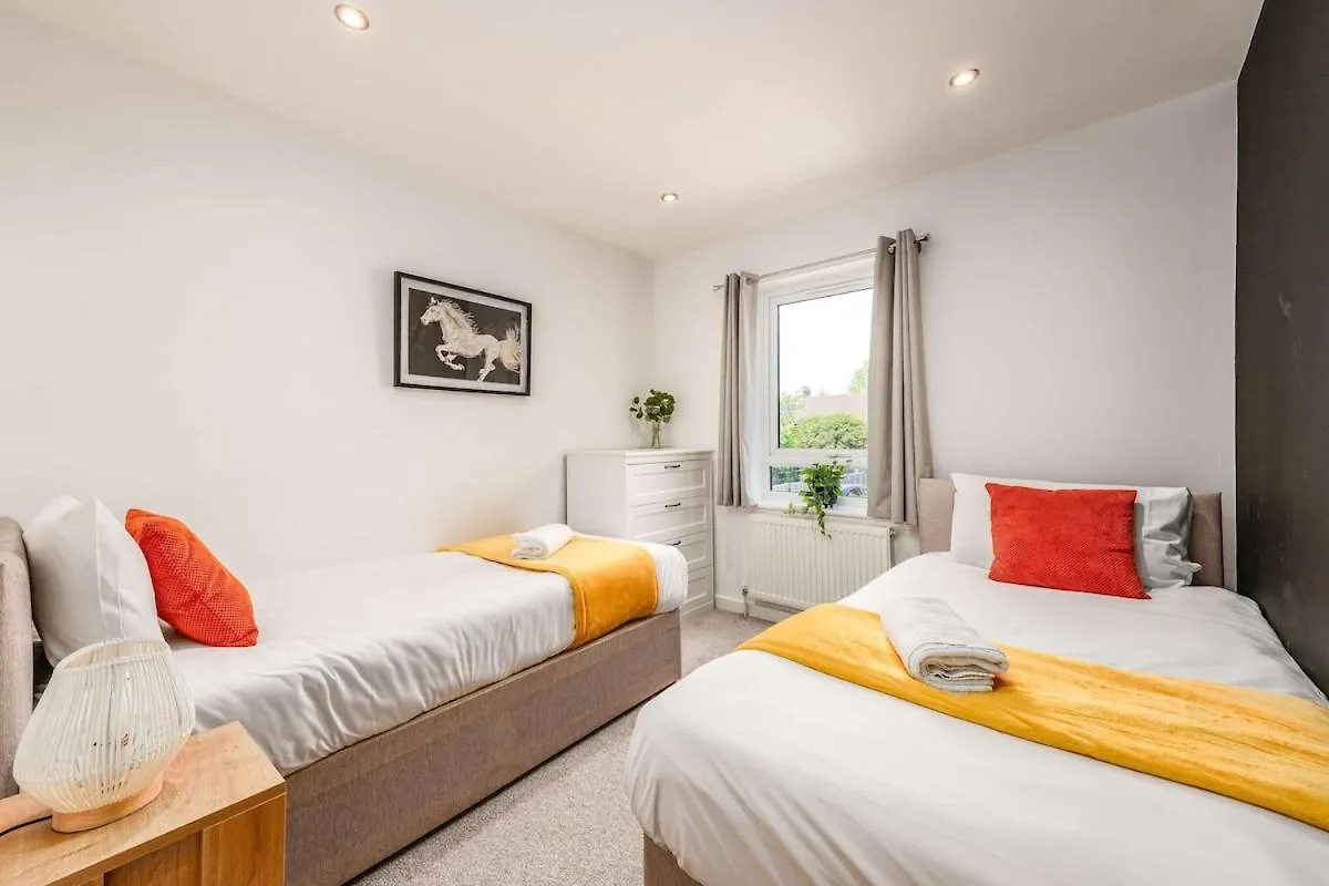 Modern Spacious 4 Bedroom 3 Bathroom House By Trinity Stays Short Term Lets & Serviced Accommodation Cambridge Royaume-Uni