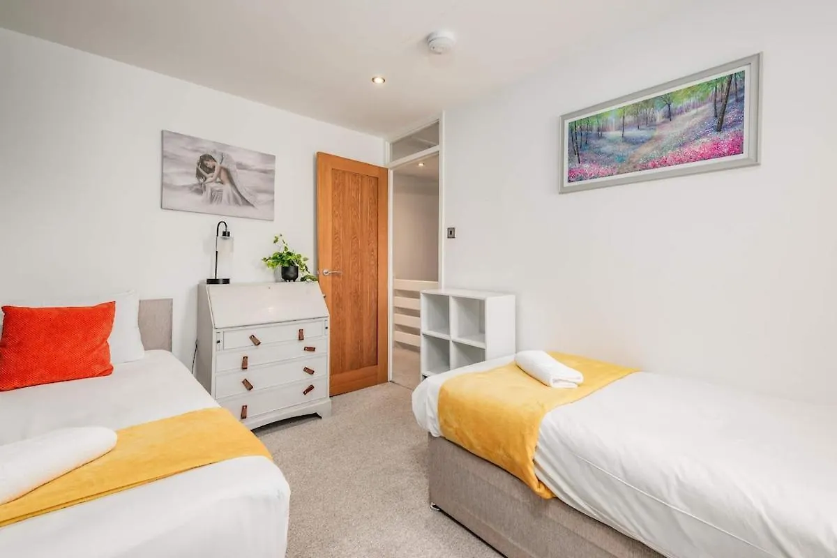 Appartement Modern Spacious 4 Bedroom 3 Bathroom House By Trinity Stays Short Term Lets & Serviced Accommodation Cambridge