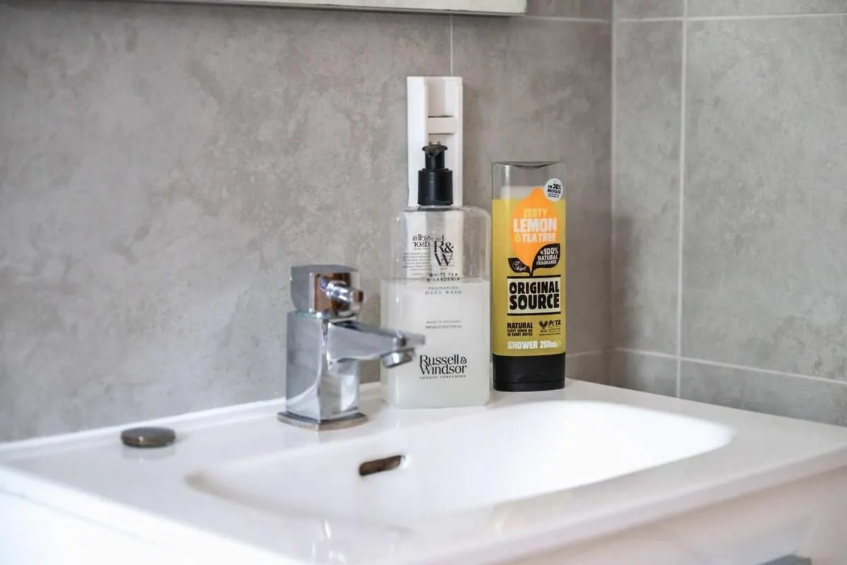 Modern Spacious 4 Bedroom 3 Bathroom House By Trinity Stays Short Term Lets & Serviced Accommodation Cambridge Royaume-Uni