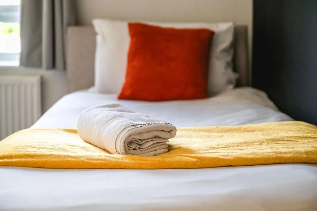 Modern Spacious 4 Bedroom 3 Bathroom House By Trinity Stays Short Term Lets & Serviced Accommodation Cambridge Appartement