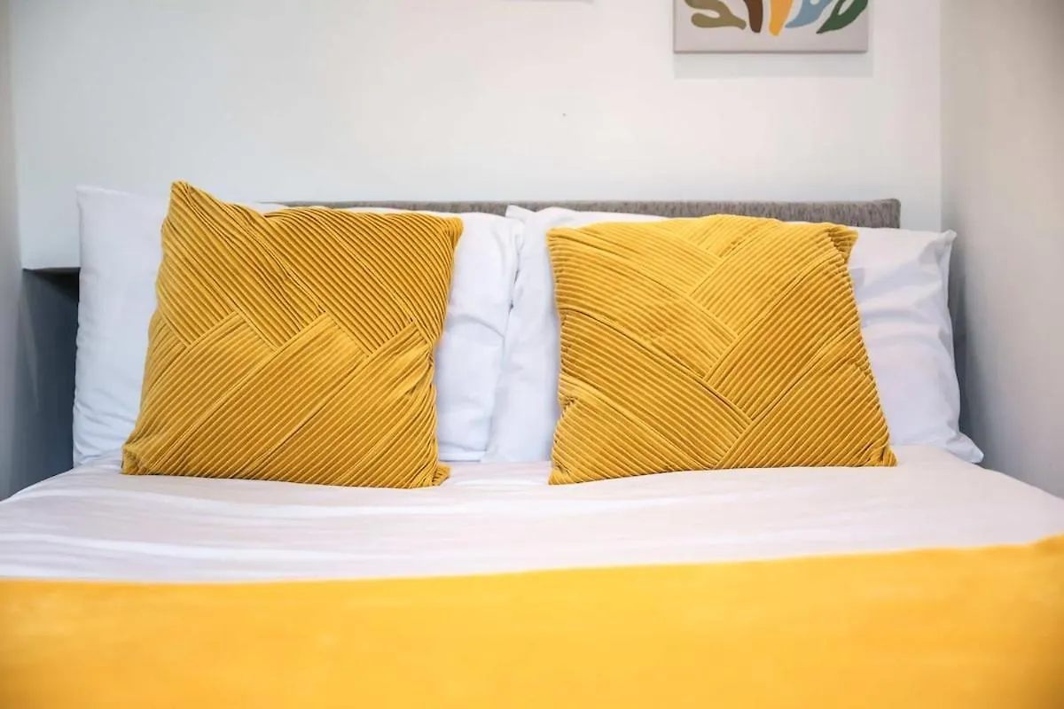 Modern Spacious 4 Bedroom 3 Bathroom House By Trinity Stays Short Term Lets & Serviced Accommodation Cambridge