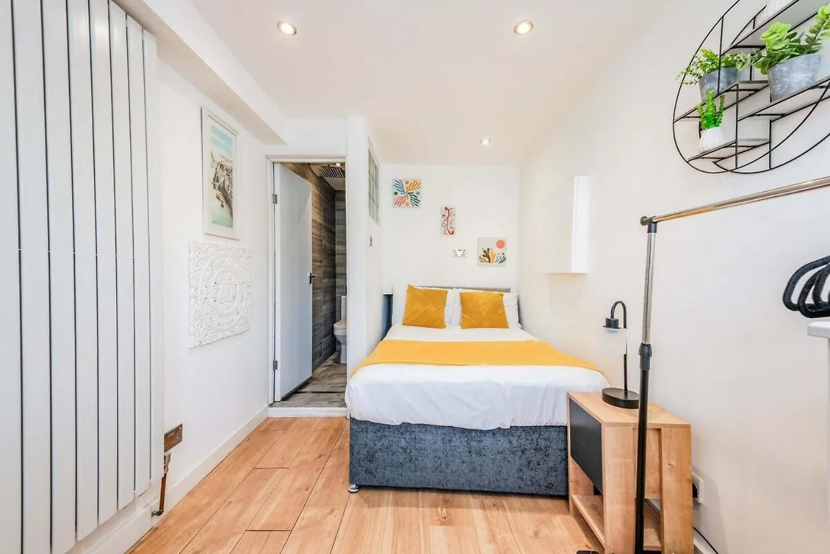 Modern Spacious 4 Bedroom 3 Bathroom House By Trinity Stays Short Term Lets & Serviced Accommodation Cambridge شقة كامبريدج