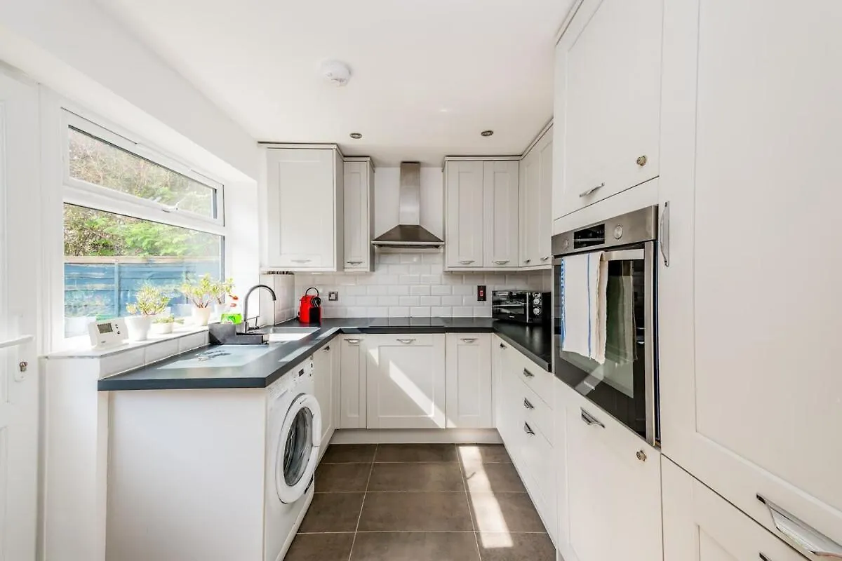 Modern Spacious 4 Bedroom 3 Bathroom House By Trinity Stays Short Term Lets & Serviced Accommodation Cambridge 0*, كامبريدج