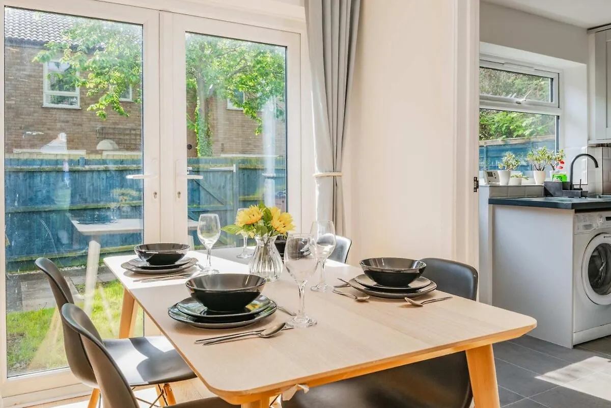 شقة Modern Spacious 4 Bedroom 3 Bathroom House By Trinity Stays Short Term Lets & Serviced Accommodation Cambridge
