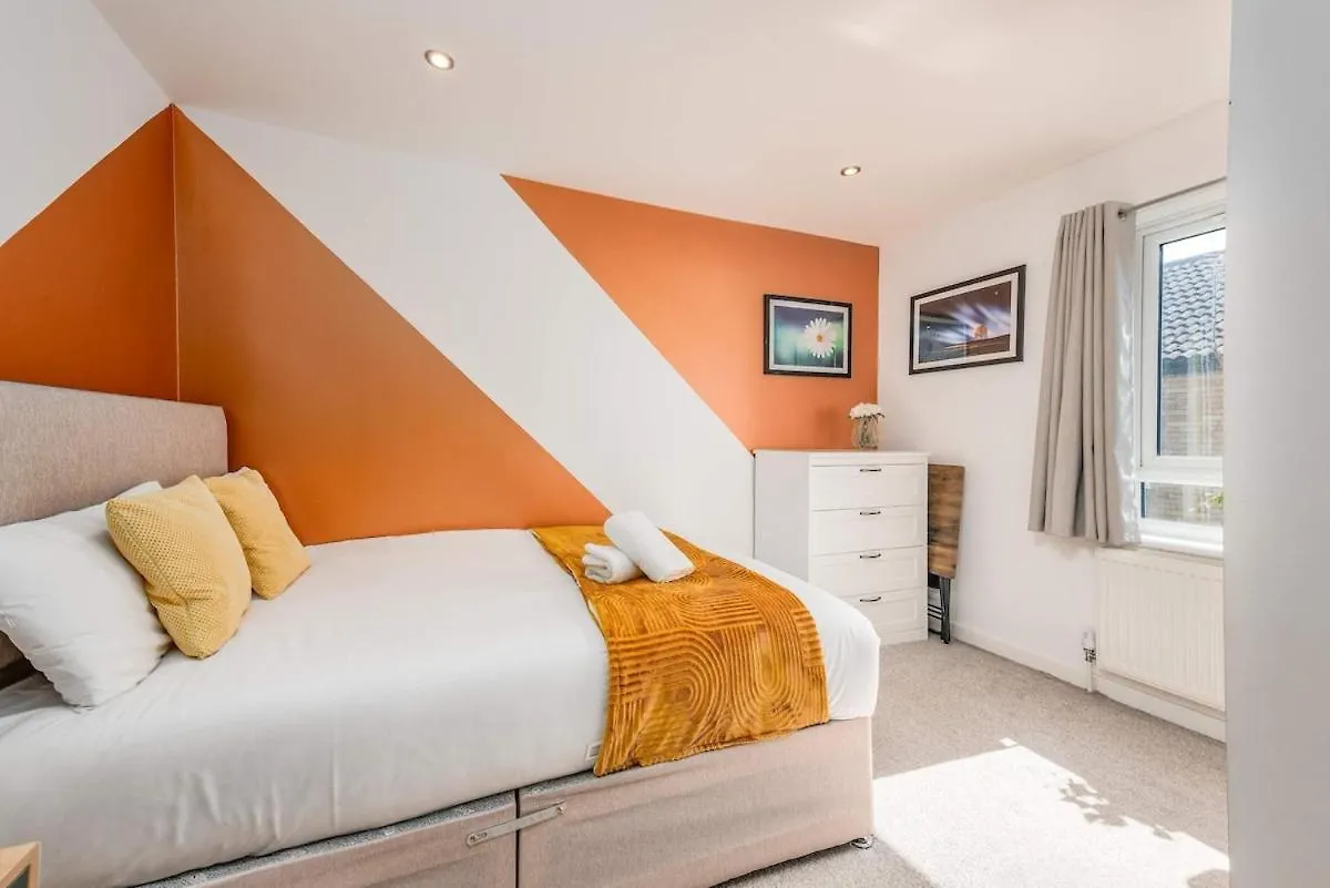 Modern Spacious 4 Bedroom 3 Bathroom House By Trinity Stays Short Term Lets & Serviced Accommodation Cambridge 0*, كامبريدج